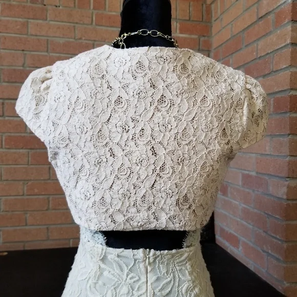 YA LOS ANGELES Super cute lace overlay dress! Size S - Picture 7 of 8